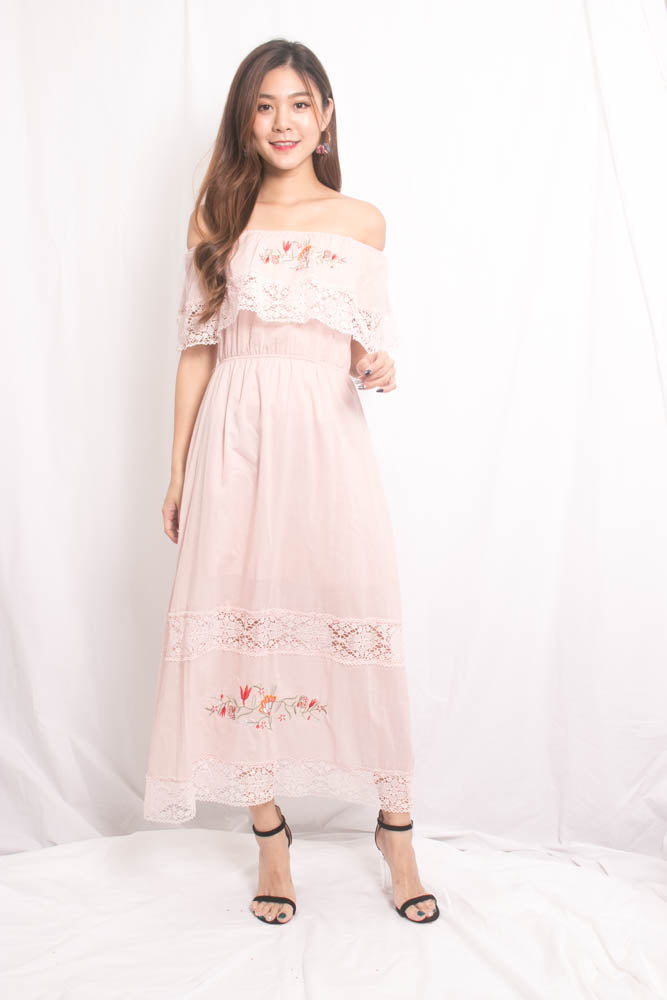 Shella Embroided Dress in Pink