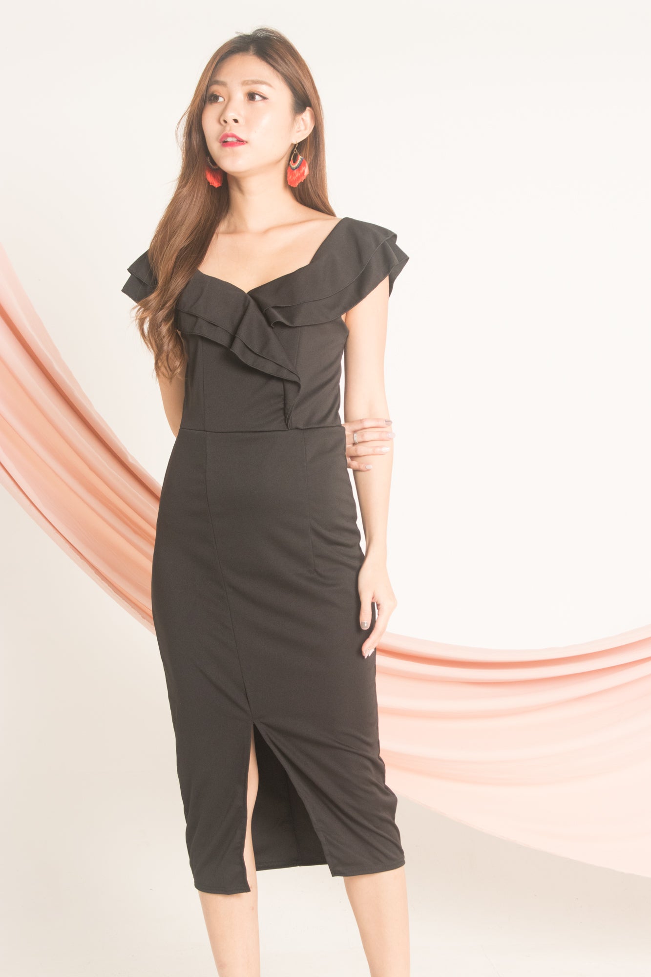 Helna Offsie Dress in Black