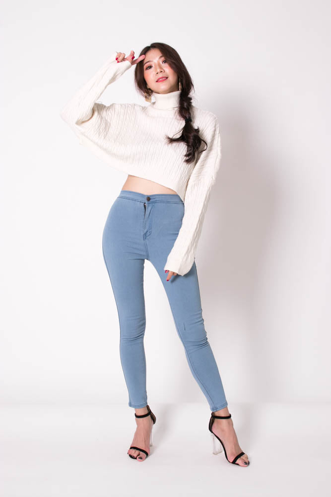 Ivy Turtleneck Cropped Pullover in White